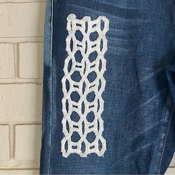 Free People Artisan De Luxe Womens Low Rise Jeans Sz 27 Embroidered Patch Denim - Picture 3 of 10